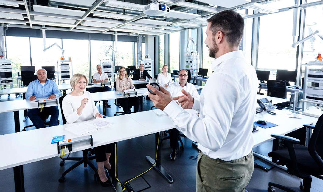 Agilent CrossLab expert speaking to a classroom